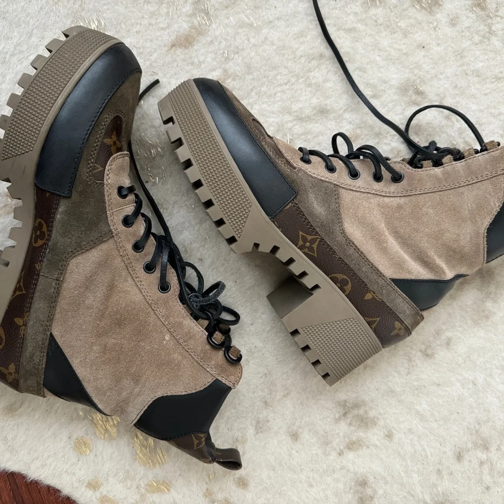 Laureate Platform Desert Boot - Picture 10 of 13